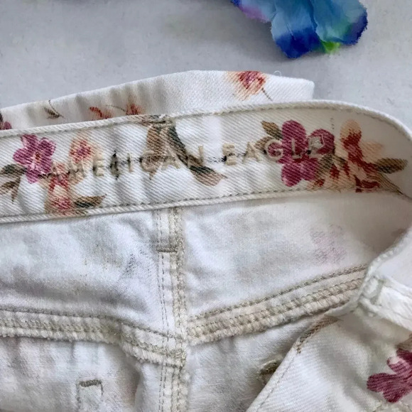 American Eagle NWOT Denim Floral Mom Shorts Women 2 - Picture 7 of 10